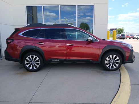 Used 2023 Subaru Outback Touring AWD/4WD image 6