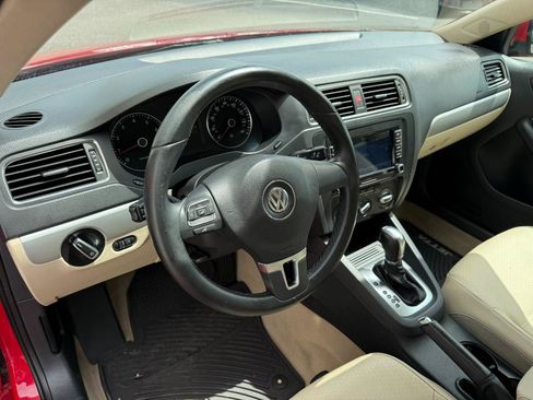 Used 2014 Volkswagen Jetta SE FWD image 30