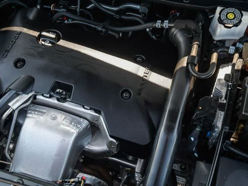 Used 2020 Chevrolet Equinox LT FWD image 26
