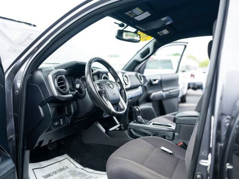 Used 2016 Toyota Tacoma TRD Sport AWD/4WD image 12