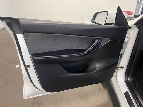 Used 2021 Tesla Model Y 2WD image 24