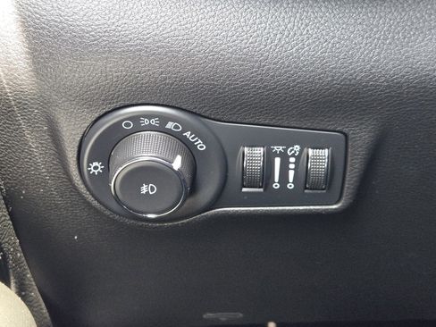 Used 2023 Jeep Compass High Altitude image 25