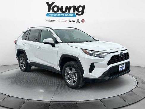 Used 2024 Toyota RAV4 LE AWD/4WD image 8