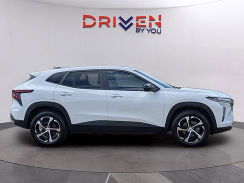 New 2026 Chevrolet Trax RS w/ Sunroof Package FWD image 6