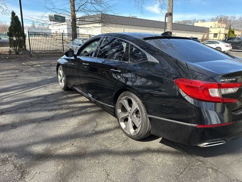Used 2018 Honda Accord Touring image 23