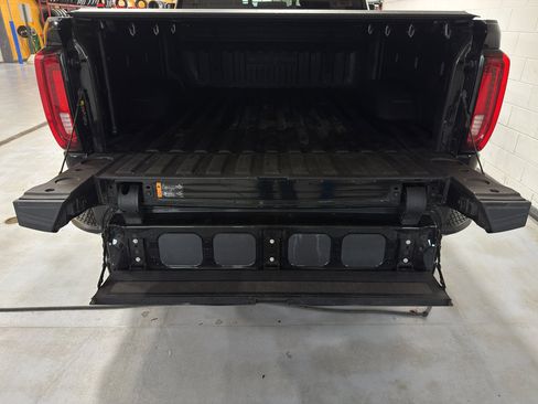 Used 2023 GMC Sierra 2500 SLT w/ SLT Premium Package image 26