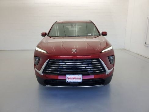 Used 2025 Buick Enclave Preferred w/ Power Package image 3