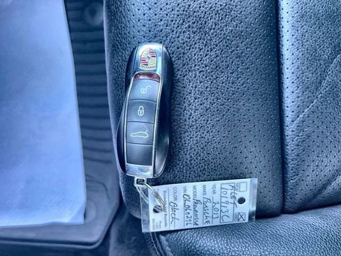 Used 2013 Porsche Panamera 4S image 32