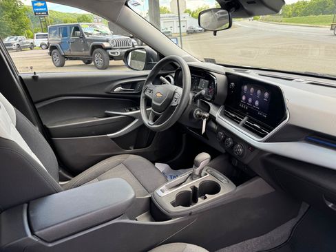 Used 2024 Chevrolet Trax LS FWD image 42
