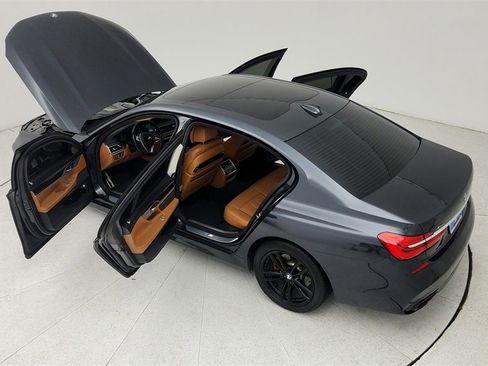 Used 2017 BMW 750i xDrive image 43