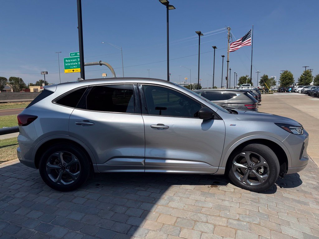 Used 2023 Ford Escape ST-Line w/ Tech Pack #1 FWD image 6