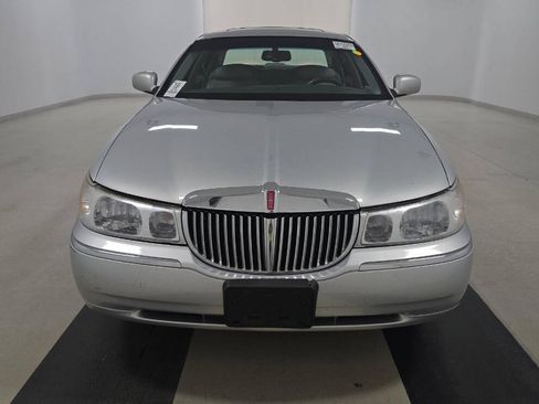 Used 2000 Lincoln Town Car Signature RWD image 7