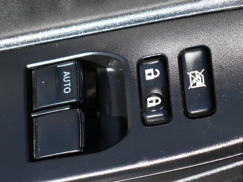 Used 2018 Toyota Yaris LE w/ Carpet Mat Package FWD image 17