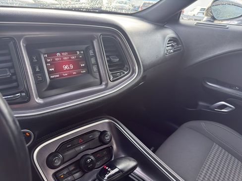 Used 2016 Dodge Challenger SXT image 19