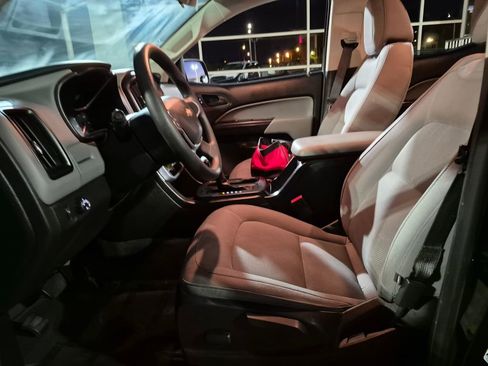 Used 2020 Chevrolet Colorado W/T w/ WT Convenience Package image 2