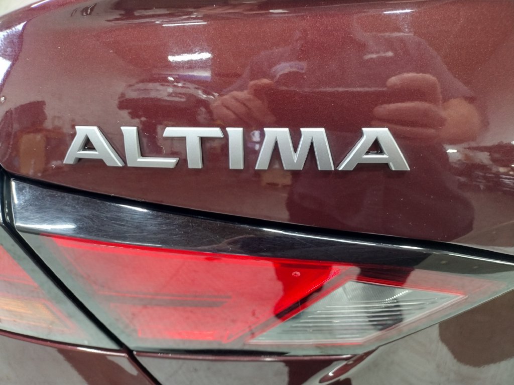 Used 2025 Nissan Altima 2.5 SV FWD image 14