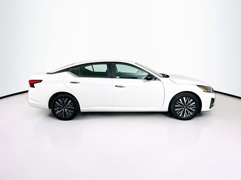 Used 2025 Nissan Altima 2.5 SV image 10