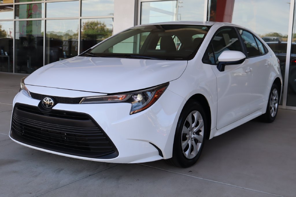 Used 2024 Toyota Corolla LE FWD image 3