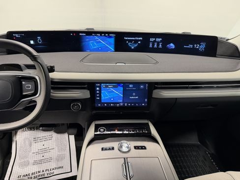 Used 2025 Lincoln Navigator Reserve image 10