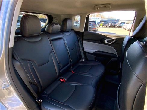 Certified 2022 Jeep Compass Latitude image 18