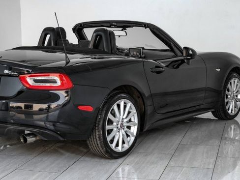Used 2017 FIAT 124 Spider Classica RWD image 52