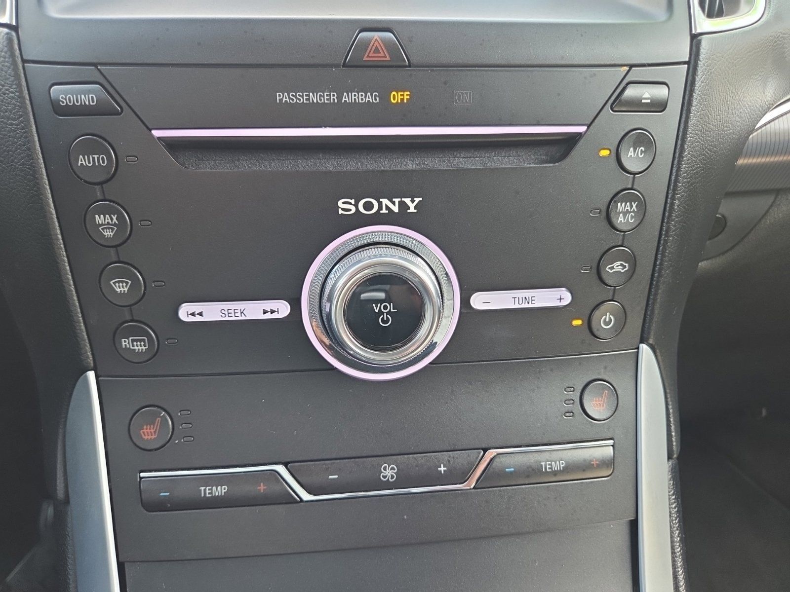 Certified 2018 Ford Edge Titanium w/ Technology Package FWD image 28