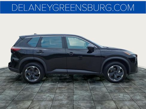Used 2024 Nissan Rogue SV AWD/4WD image 2