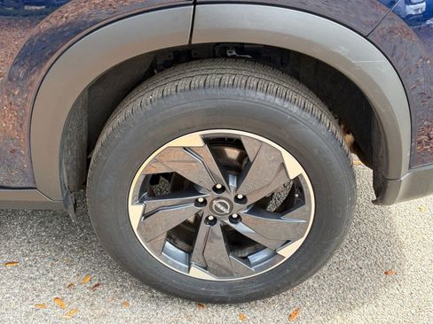 Used 2025 Nissan Rogue SV image 27