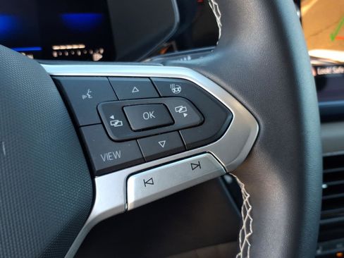 Used 2023 Volkswagen Taos SE w/ Panoramic Sunroof Package image 35