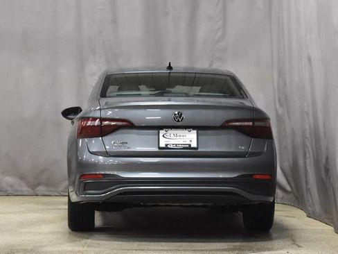 Used 2024 Volkswagen Jetta SE image 8