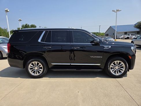 Used 2022 GMC Yukon SLT w/ SLT Premium Package AWD/4WD image 2