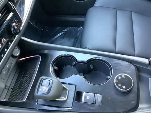 Used 2025 Nissan Rogue SL image 28