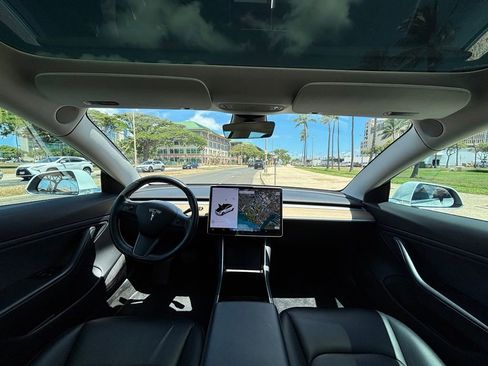 Used 2018 Tesla Model 3 Long Range RWD image 12
