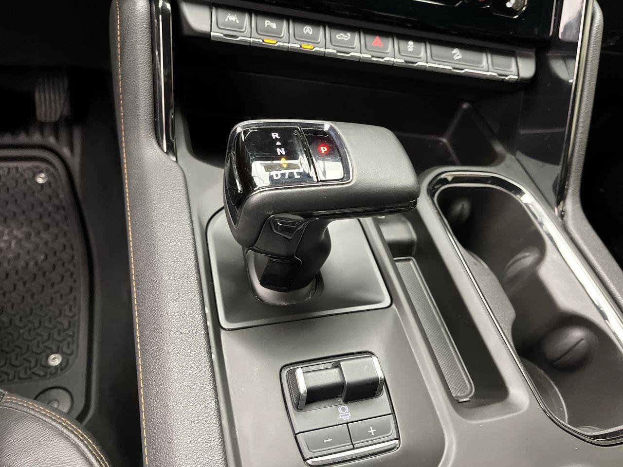 Certified 2025 GMC Sierra 1500 AT4 w/ Technology Package AWD/4WD image 28