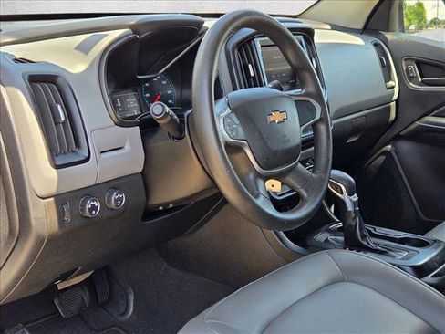 Used 2022 Chevrolet Colorado W/T w/ WT Convenience Package AWD/4WD image 9