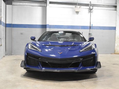Used 2025 Chevrolet Corvette ZR1 w/ ZR1 Carbon Fiber Aero Package RWD image 30