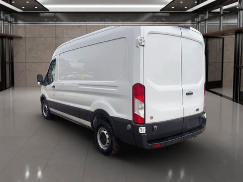 Used 2019 Ford Transit 250 148 Medium Roof RWD image 4