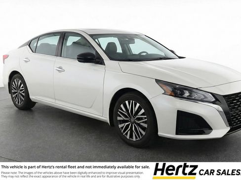 Used 2025 Nissan Altima 2.5 SV image 1