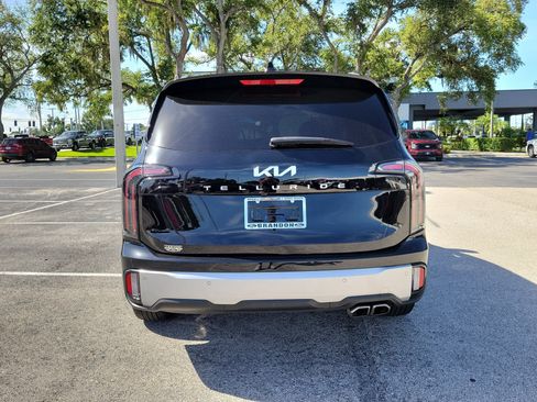 Used 2024 Kia Telluride EX w/ EX Captain's Chair Package FWD image 8