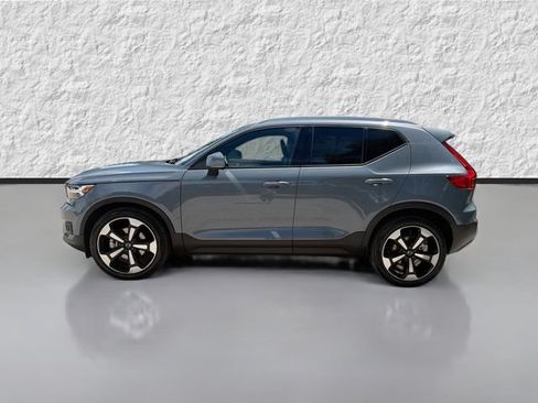Used 2020 Volvo XC40 T5 Momentum w/ Protection Package Premier AWD/4WD image 6