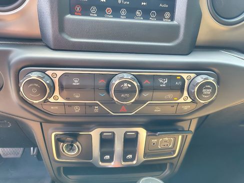 Used 2021 Jeep Wrangler Sport S image 20