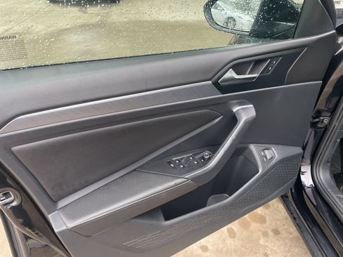 Used 2024 Volkswagen Jetta SE FWD image 19