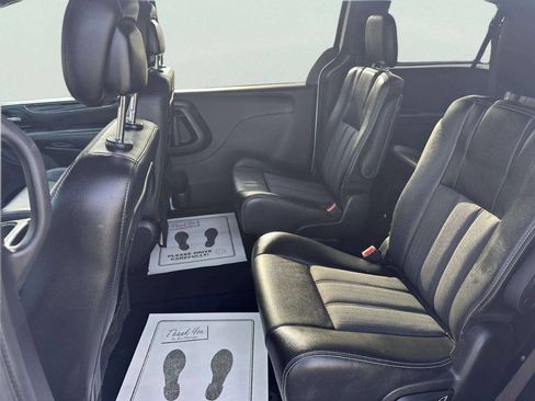 Used 2016 Chrysler Town & Country S image 11