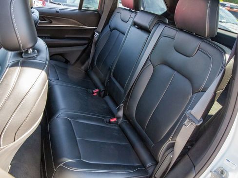 Used 2025 Jeep Grand Cherokee Limited w/ Luxury Tech Group II image 12