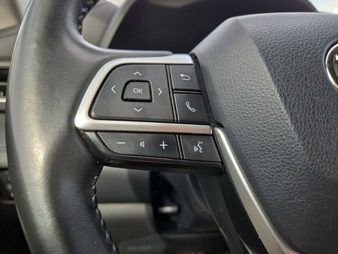 Used 2023 Toyota Highlander LE AWD/4WD image 28