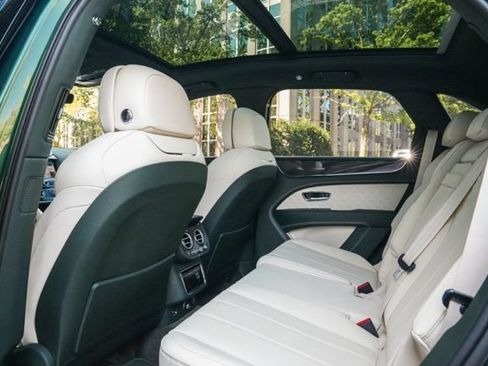 Used 2022 Bentley Bentayga AWD/4WD image 55