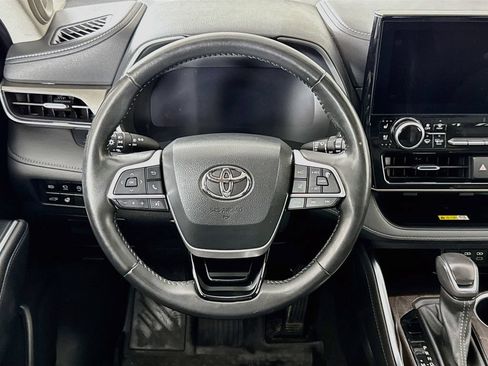 Used 2023 Toyota Highlander Limited AWD/4WD image 4