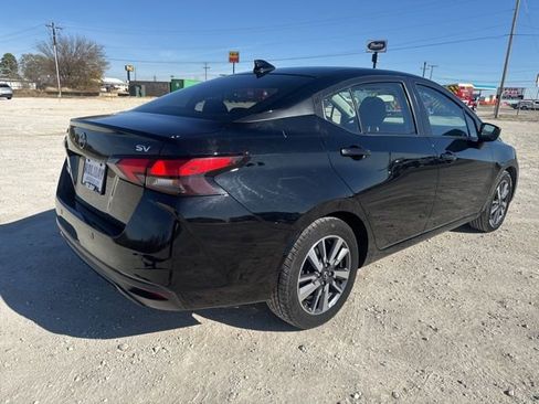 Used 2023 Nissan Versa SV image 6