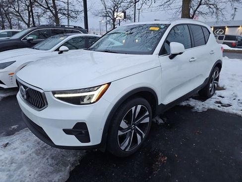Used 2023 Volvo XC40 B4 Ultimate w/ Protection Package Premier image 1