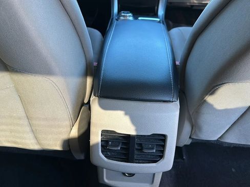 Used 2017 Ford Fusion SE w/ Fusion SE Technology Package image 29